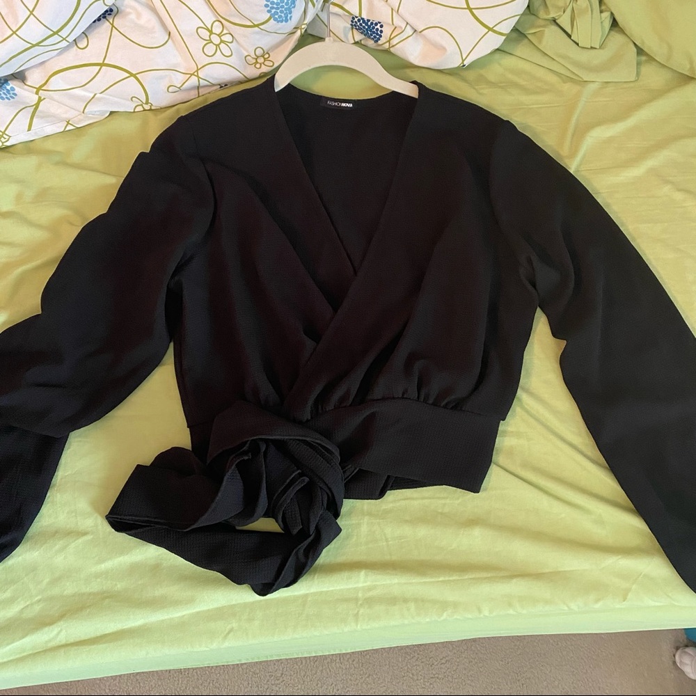 Black wrap top - Fashion Nova